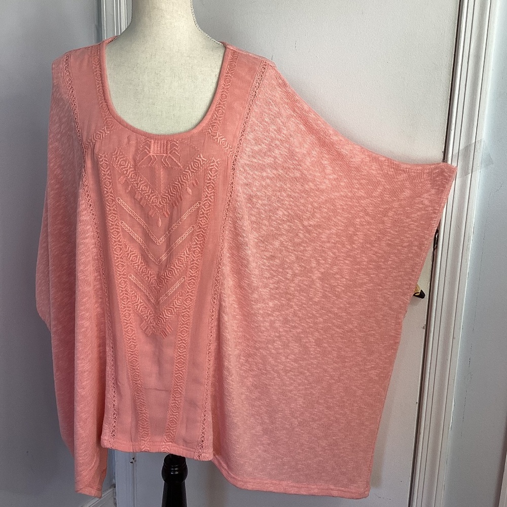 NWT MONORENO WOMAN ONE SIZE CORAL SWEATER KNIT PONCHO FRONT EMBROIDERY CROCHET